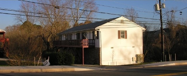 Corner Place Apartments at the Creek in Princess Anne, MD - Foto de edificio - Building Photo