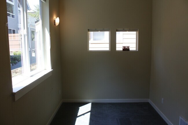 19 W Florentia St in Seattle, WA - Building Photo - Building Photo