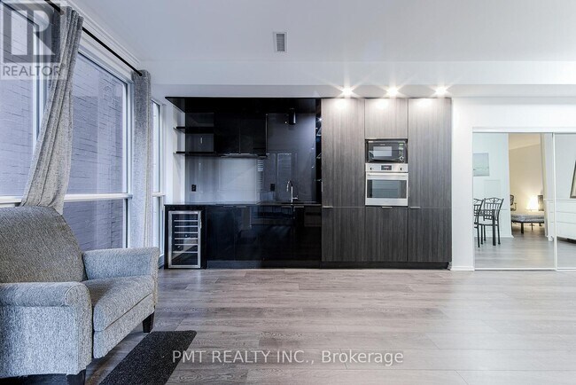 70 Temperance St in Toronto, ON - Building Photo - Building Photo