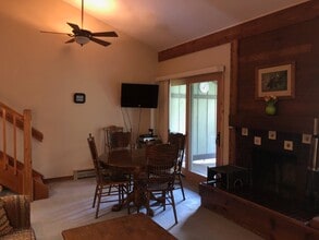 3865 S Lake Creek Dr in Wilson, WY - Building Photo - Building Photo