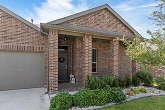 2429 Moon Rnch in Weatherford, TX - Building Photo - Building Photo