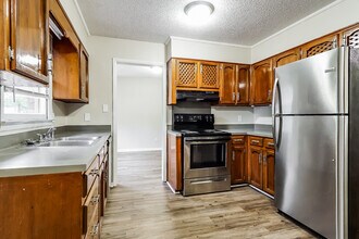 605 Crosscreek Trail in Pelham, AL - Building Photo - Building Photo