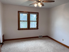 8225 W Hayes Ave in West Allis, WI - Building Photo - Building Photo