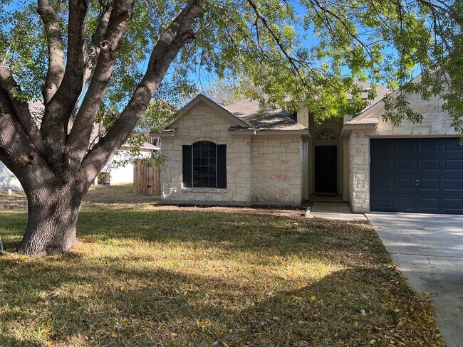 110 Beau Ln in Kyle, TX - Building Photo - Building Photo