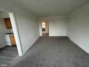5626 Midwood Ave, Unit 2 in Baltimore, MD - Building Photo - Building Photo