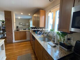 78 Ten Hills Rd, Unit 1 in Somerville, MA - Building Photo