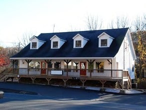 52 Padanaram Rd in Danbury, CT - Building Photo - Building Photo