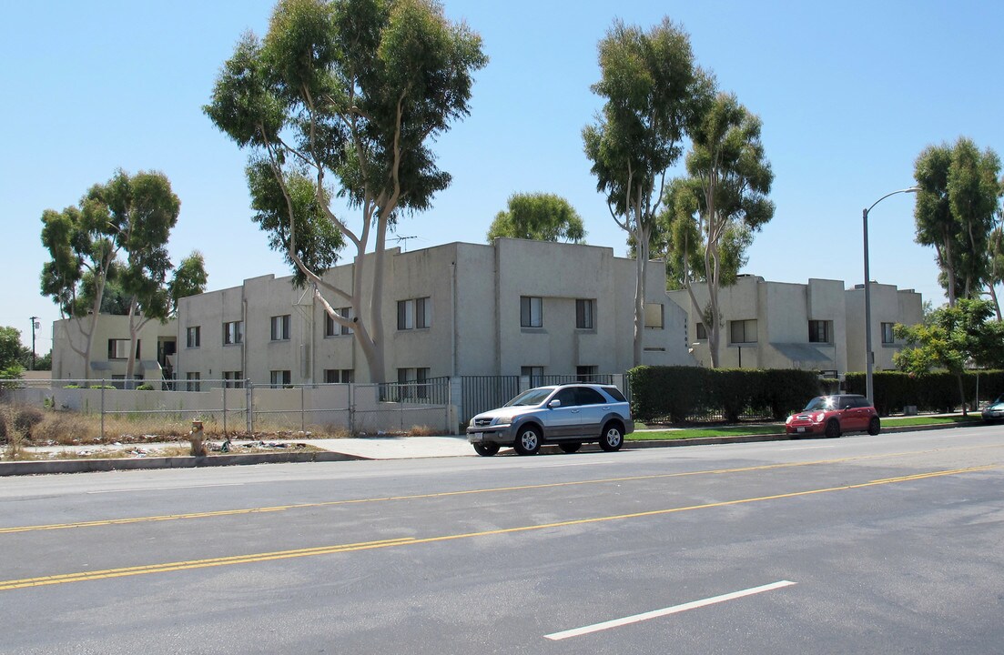 Arleta Park Apartments in Pacoima, CA - Building Photo