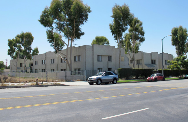 Arleta Park Apartments