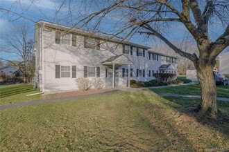 3 Locust Ct in Fishkill, NY - Building Photo - Building Photo