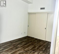 126 Simcoe St in Toronto, ON - Building Photo - Building Photo