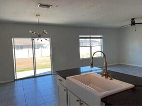 1703 Johnson Pointe Dr in Plant City, FL - Building Photo - Building Photo