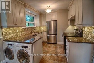 381 Taylor Mills Dr N in Richmond Hill, ON - Building Photo - Building Photo