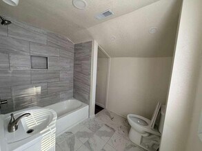 651 W Bruce St in Milwaukee, WI - Building Photo - Building Photo