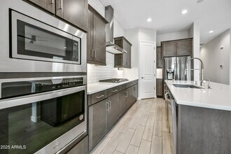 2320 E Saguaro Park Ln in Phoenix, AZ - Building Photo - Building Photo