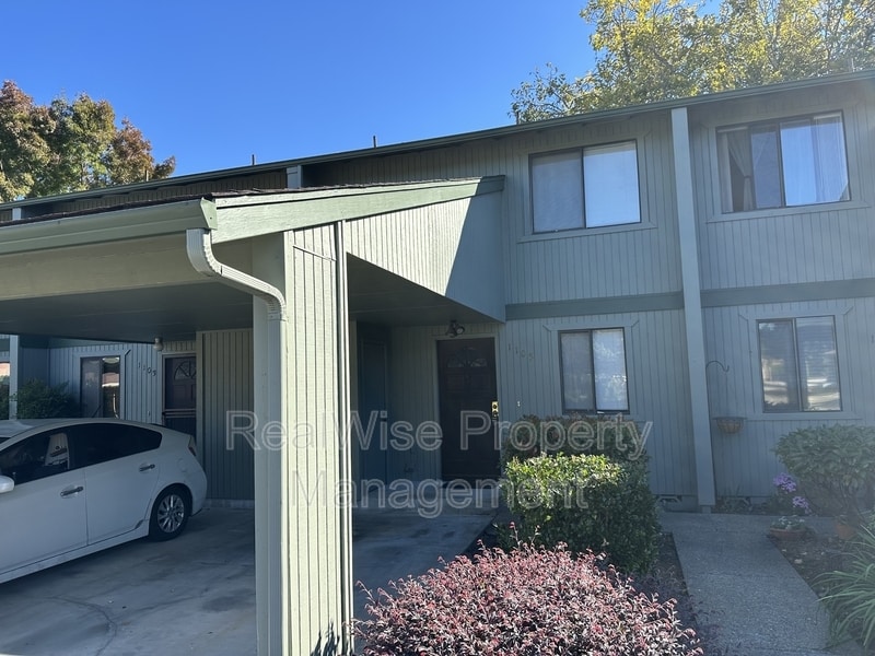 1105 Excalibur Dr in Grants Pass, OR - Building Photo