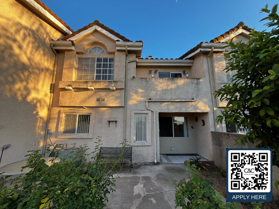556 N 5th St in La Puente, CA - Foto de edificio