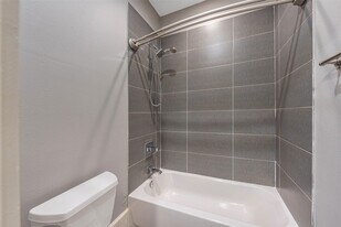 212 W 6th St in Houston, TX - Building Photo