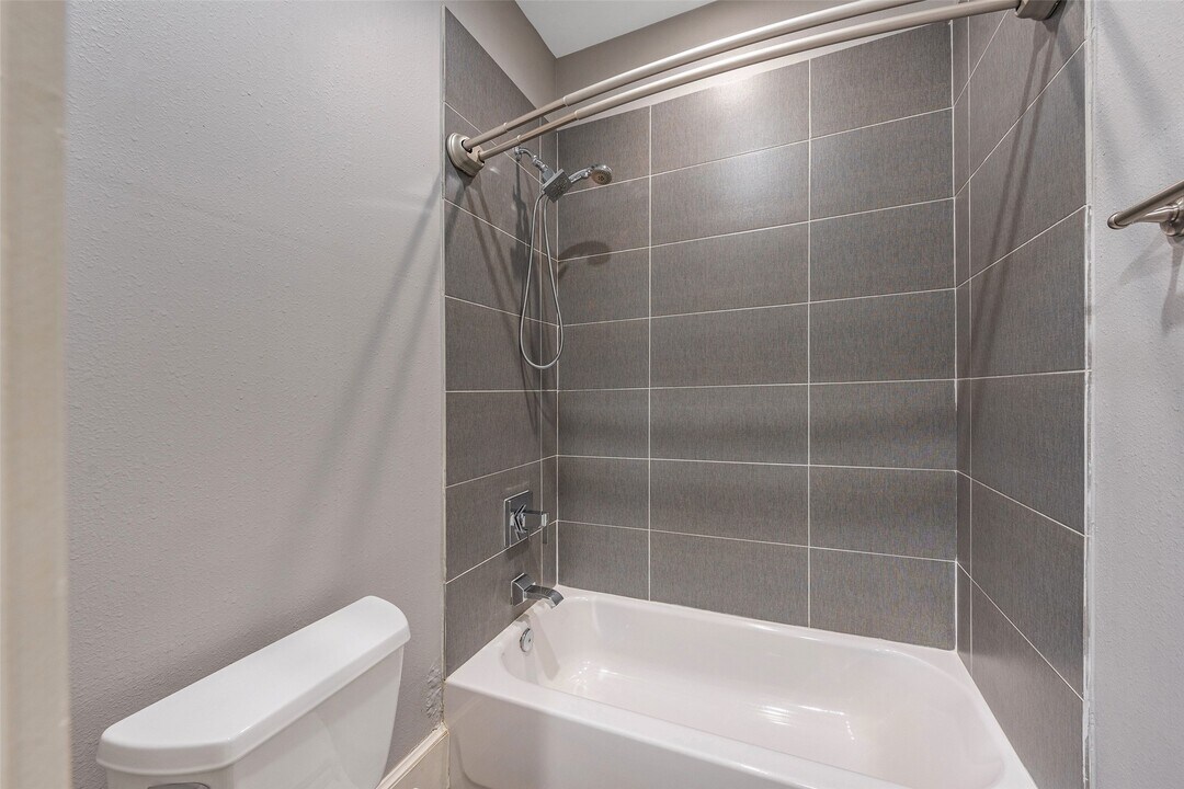 212 W 6th St in Houston, TX - Building Photo