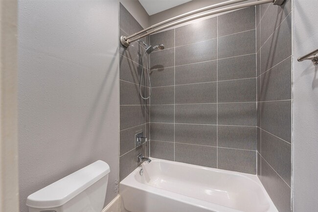 property at 212 W 6th St