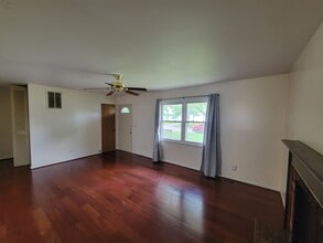 1223 Dogwood in Bloomington, IL - Building Photo - Building Photo
