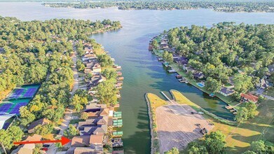 3227 Poe Dr in Montgomery, TX - Foto de edificio - Building Photo