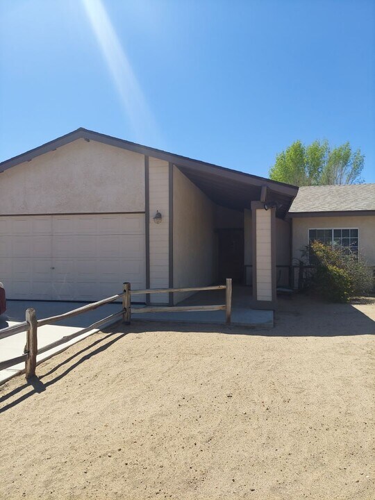 705 E Church Ave in Ridgecrest, CA - Building Photo