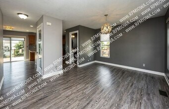 900 SE Woodbine Dr in Grimes, IA - Building Photo - Building Photo
