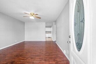 1070 Shadow Ridge Ave in Oak Grove, KY - Building Photo - Building Photo