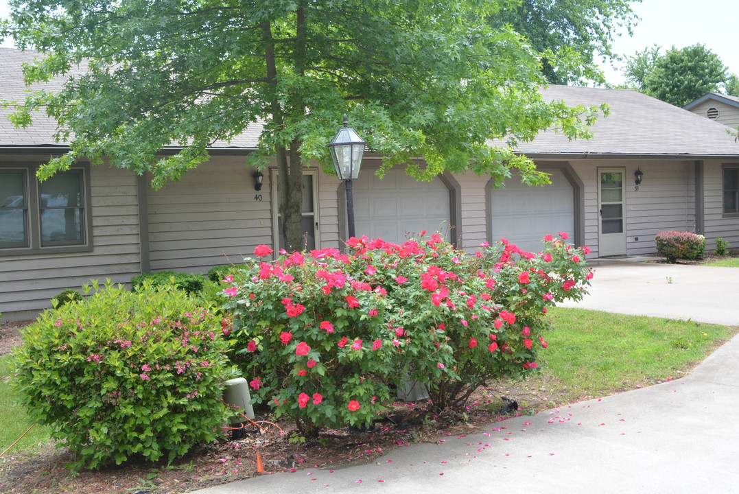 Pine Shores Rentals in Carbondale, IL - Building Photo