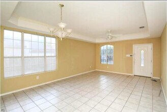 1611 Denmark Ln in Laredo, TX - Foto de edificio - Building Photo