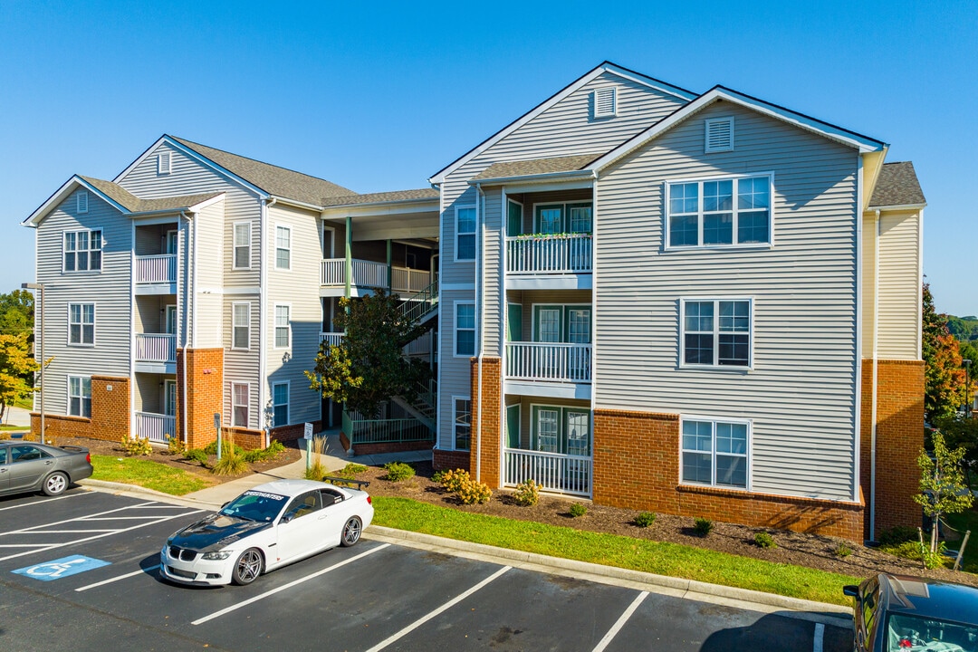 Grand Vistas in Lynchburg, VA - Foto de edificio