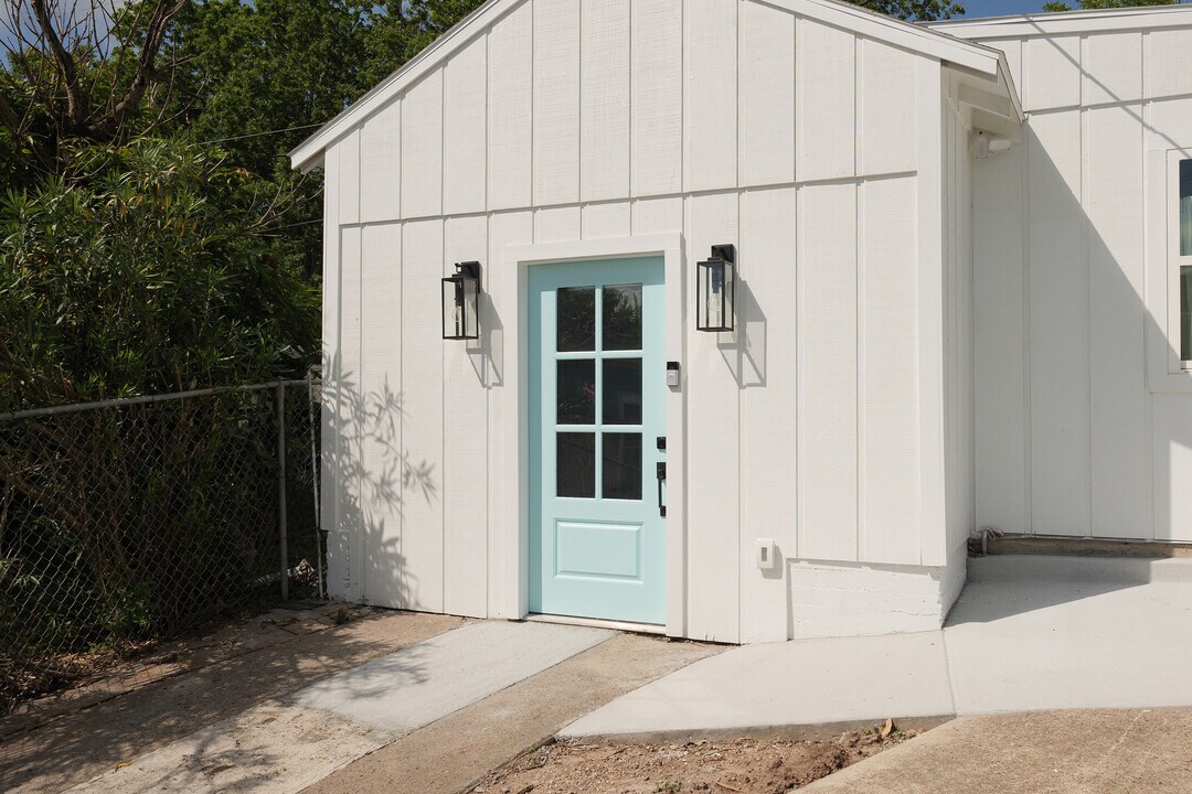 66 E Ringgold St in Brownsville, TX - Building Photo