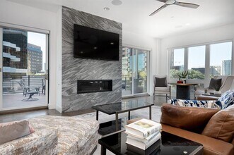 2934 N Hall St in Dallas, TX - Building Photo - Building Photo