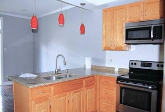 1917 Wharton St, Unit B in Philadelphia, PA - Building Photo - Building Photo