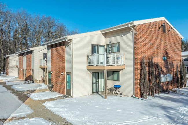 Forest View Apartments in Stevens Point, WI - Foto de edificio - Building Photo