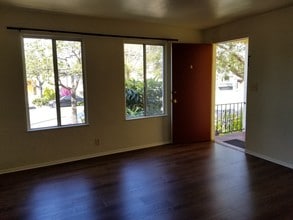 1537 Schiller St, Unit Apt B in Alameda, CA - Foto de edificio - Building Photo