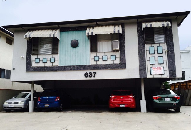 637 N Hayworth Ave in Los Angeles, CA - Foto de edificio - Building Photo