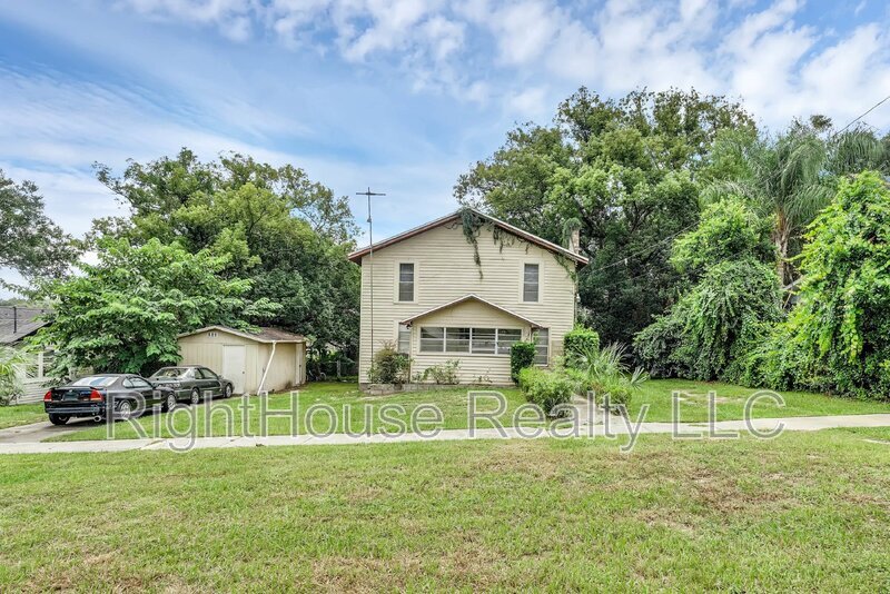 357 W Minneola Ave in Clermont, FL - Foto de edificio