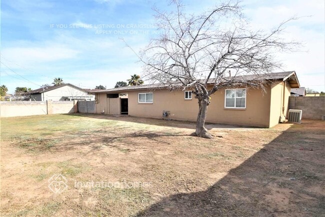 3716 E Beverly Ln, Unit 704 in Phoenix, AZ - Building Photo - Building Photo