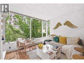 1001 Richards St in Vancouver, BC - Building Photo