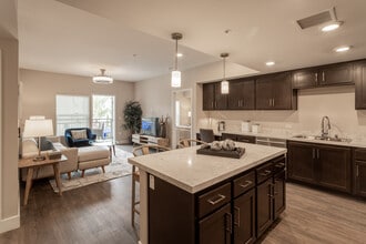 The Crossings at Redlands in Redlands, CA - Foto de edificio - Interior Photo
