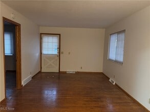565 West Ave in Tallmadge, OH - Building Photo - Building Photo