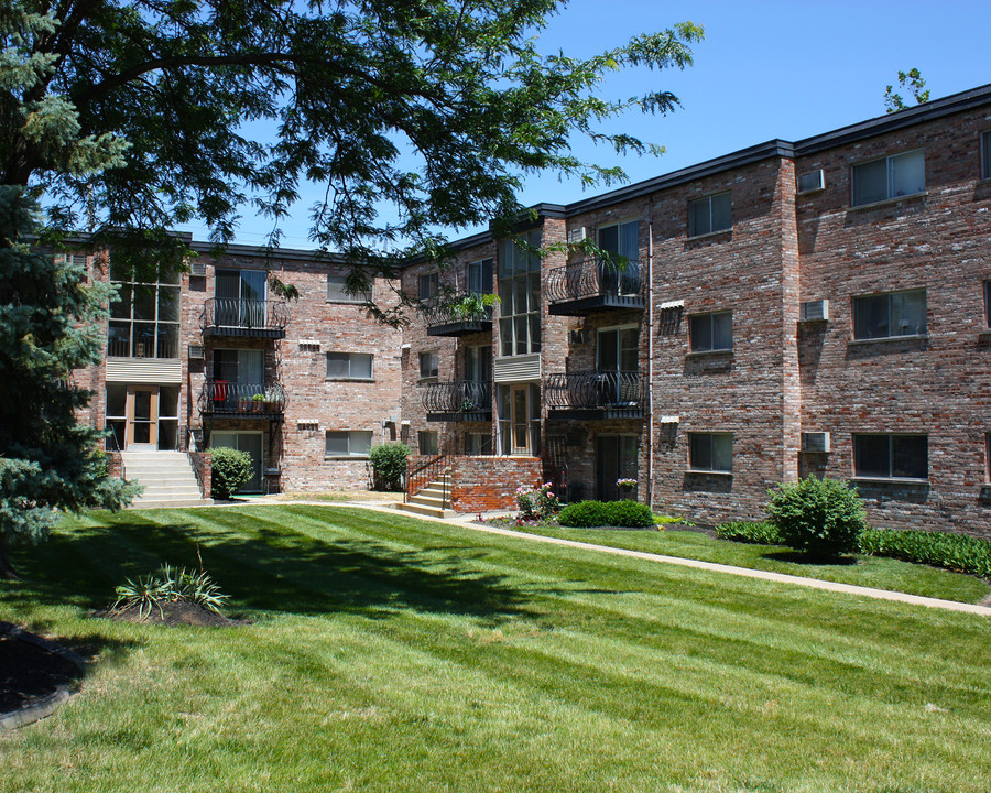 Summit East - A Senior Community in Cincinnati, OH - Building Photo