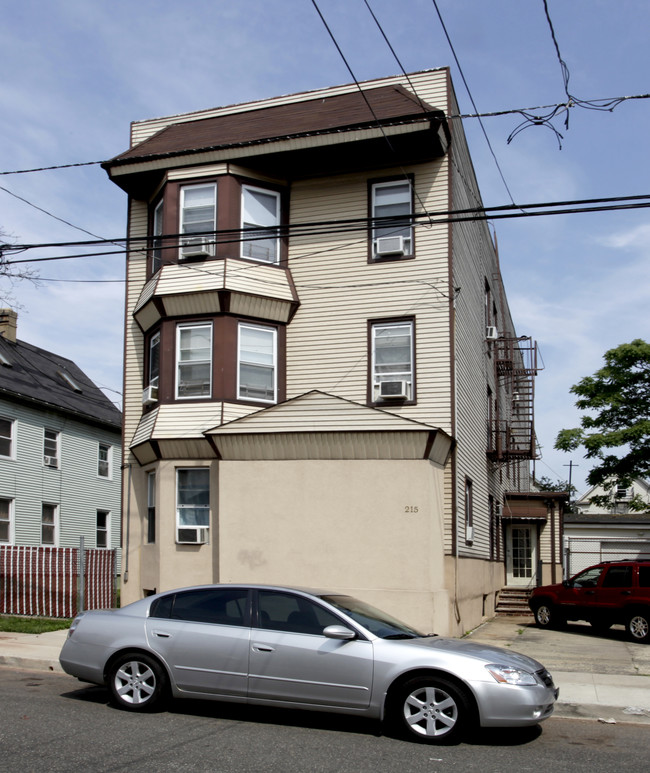 215 Florida St in Elizabeth, NJ - Building Photo - Building Photo