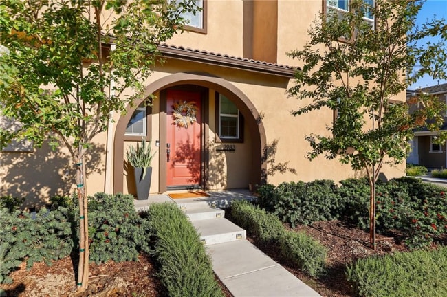 2983 S Halton Paseo in Ontario, CA - Foto de edificio - Building Photo