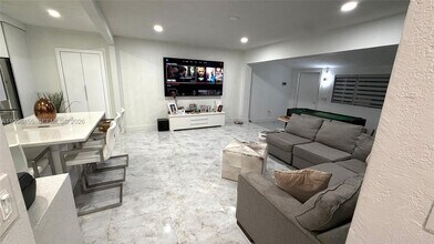 1555 SW 21st Way in Fort Lauderdale, FL - Building Photo - Building Photo