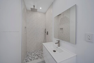 1103 SW 12th St, Unit 1103 in Miami, FL - Building Photo - Building Photo