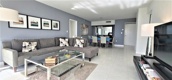 3731 N Country Club Dr, Unit 926 in Aventura, FL - Building Photo - Building Photo