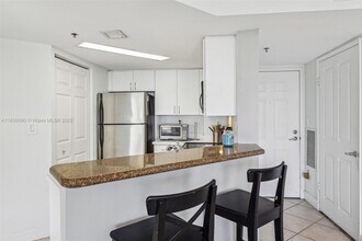 2351 Douglas Rd, Unit PH 1305 in Miami, FL - Building Photo - Building Photo